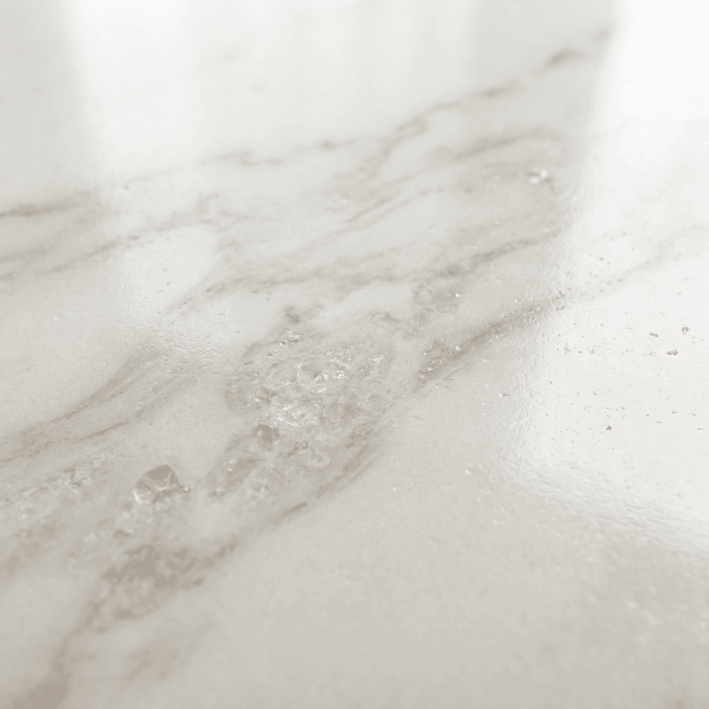 Neolith helle Marmor-Optik