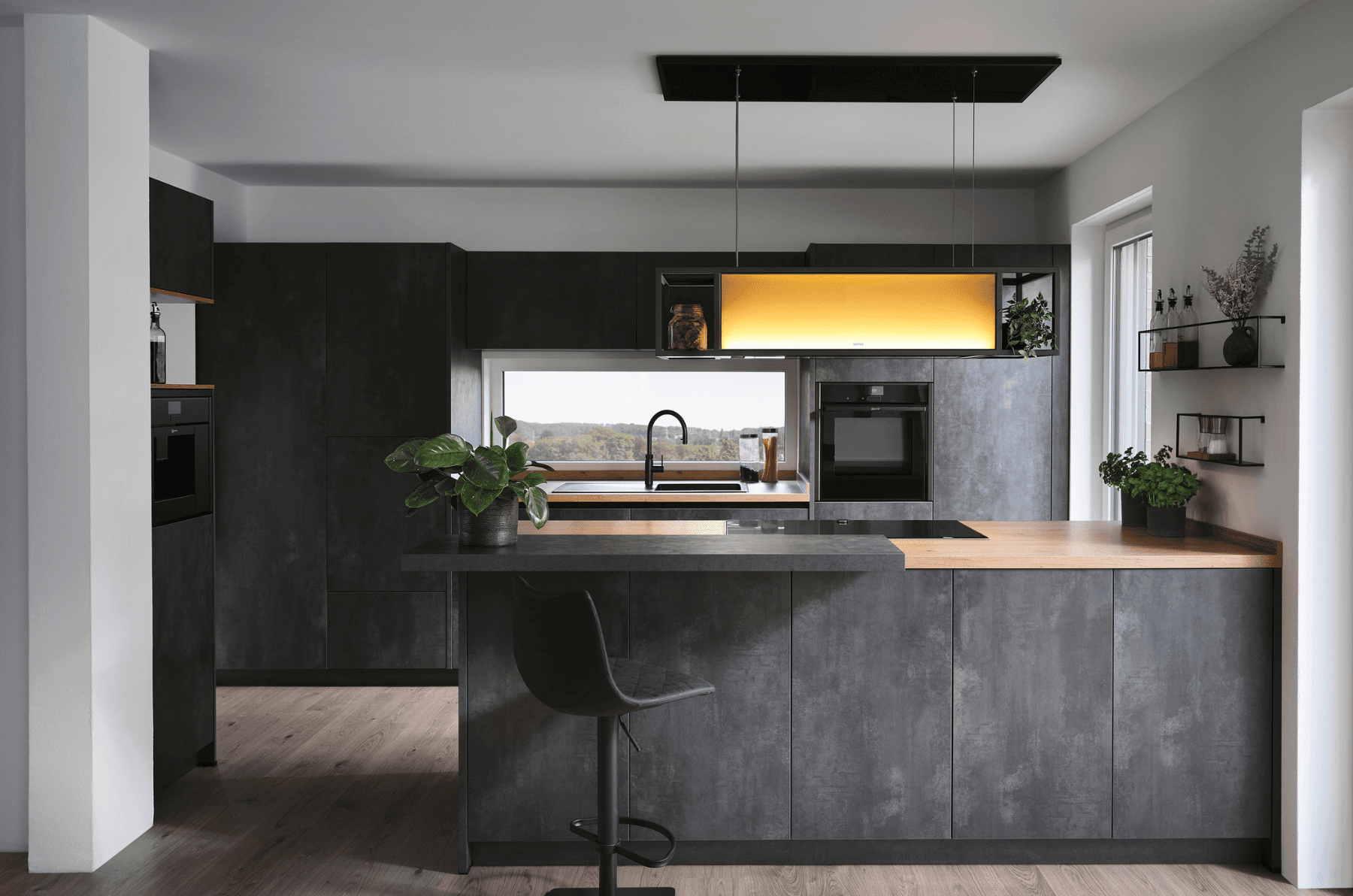 Berbel Skyline Frame in echter Endkunden-Küche im Industrial-Elegance-Stil, Real-Customer-Referenz