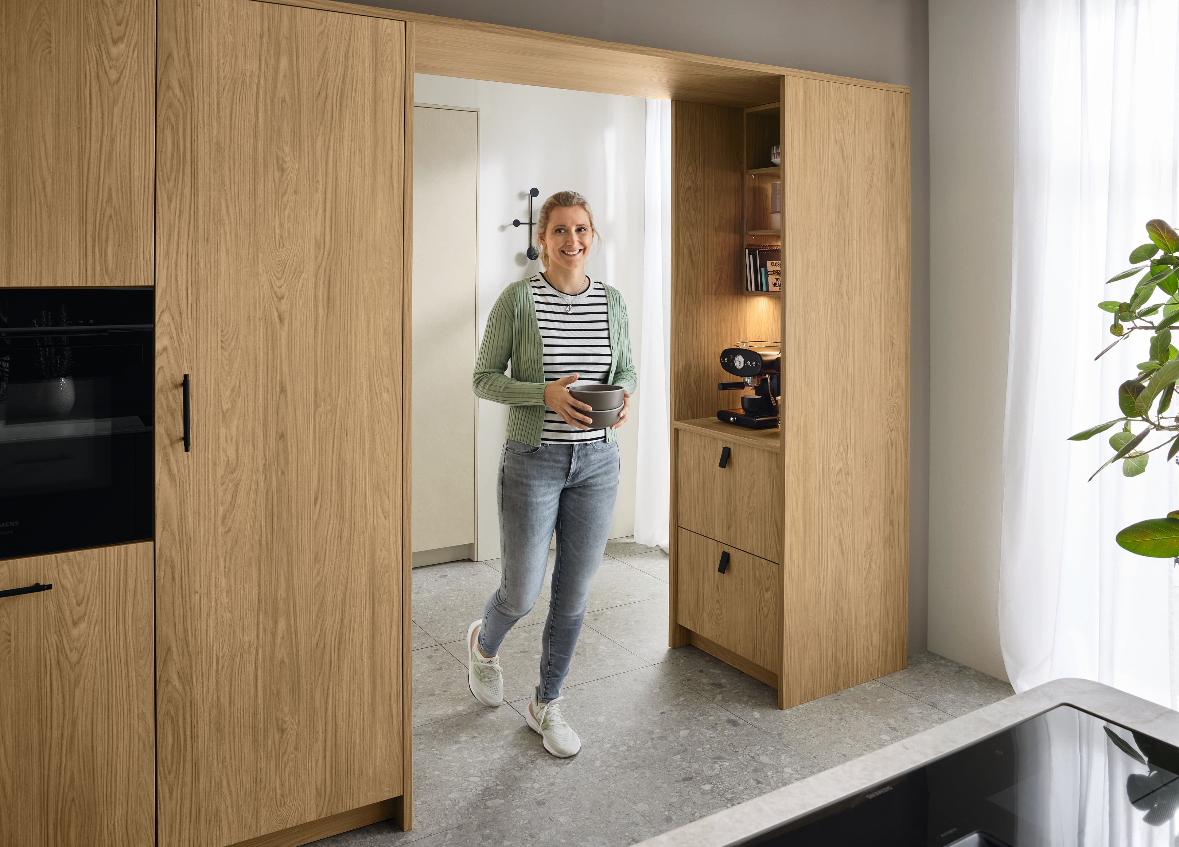 nolte neo Architektur-Konfiguration mit Arte-S Lack und Talea Holz-Optik
