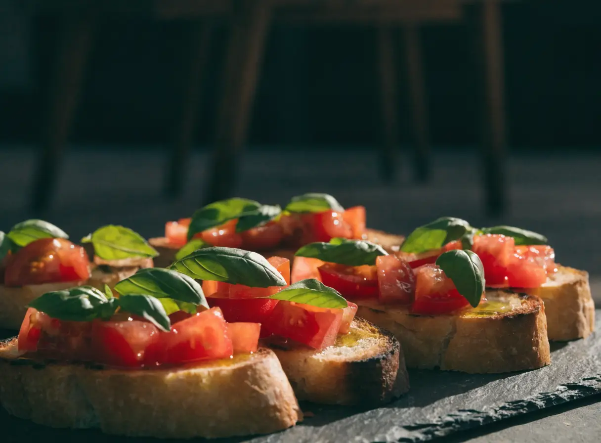 Bruschetta mit Tomate und Basilikum